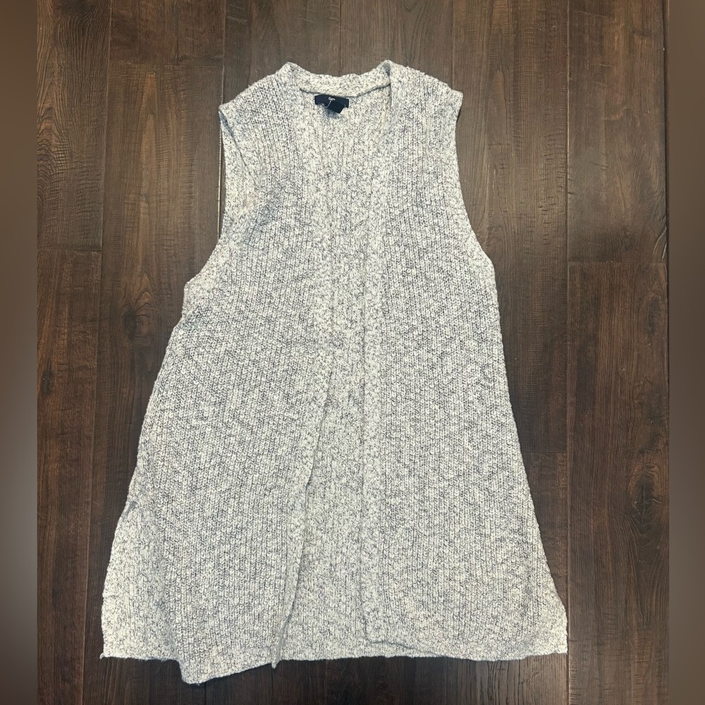 GAP Textured Knit Sweater in Cream and Gray